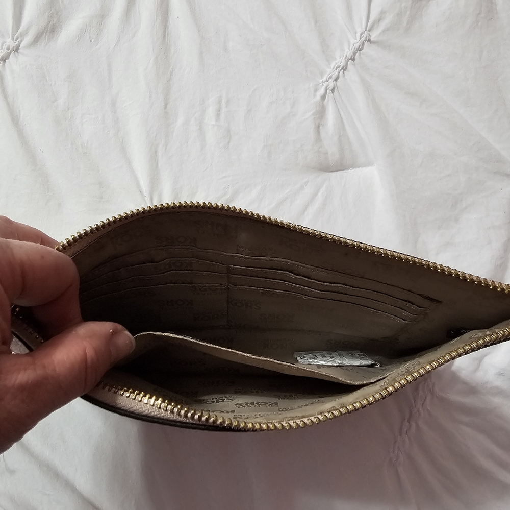 MK hand wristlet - Picture 2 of 3